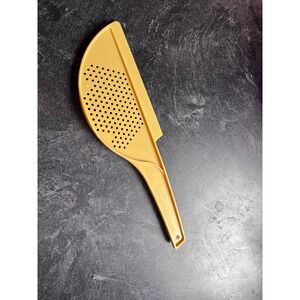 Vintage 1970s Rubbermaid Yellow Plastic Colander Strainer Scoop Kitchen Tool